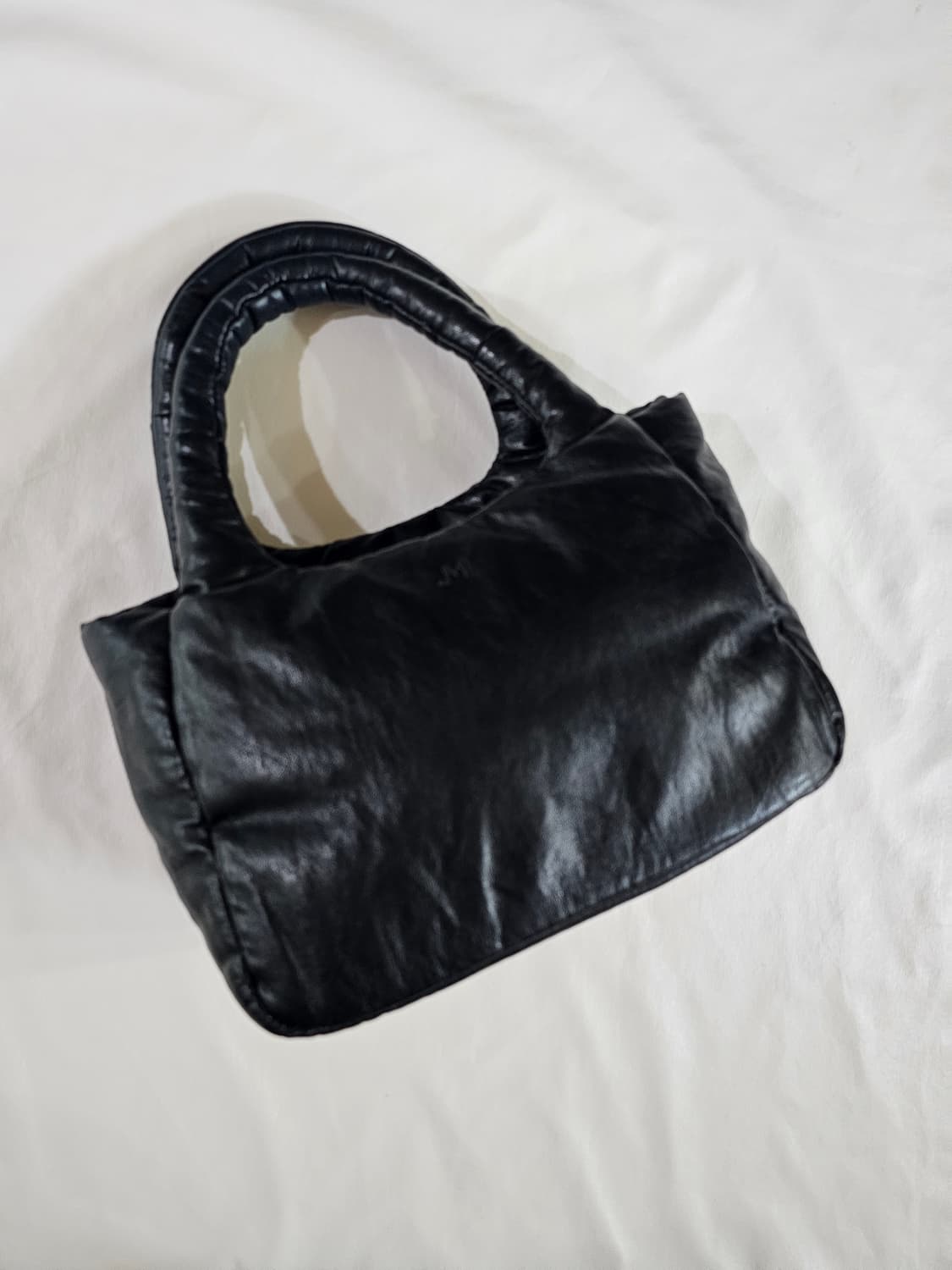 제이마크뉴욕 베일리 미니 소프트 비건 레더 패딩 토트백 블랙 상품이미지5