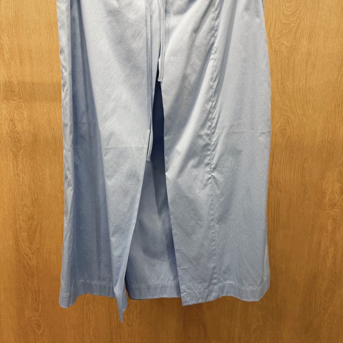 셔츠 시스템 미디 스커트 슬릿 레이어드 스트랩 디테일 A라인 라이트 블루 상품이미지5