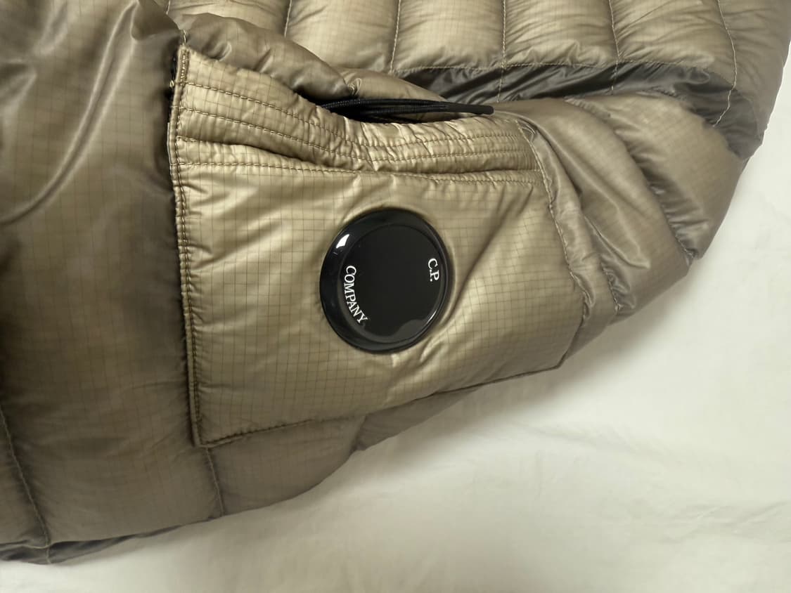 CP컴퍼니 dd쉘 24fw 빈티지카키 L (새상품) 상품이미지3