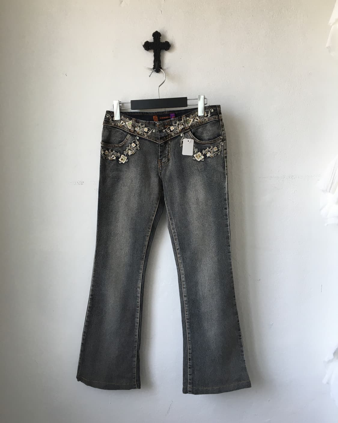 Flower needle work point denim pants 상품이미지1