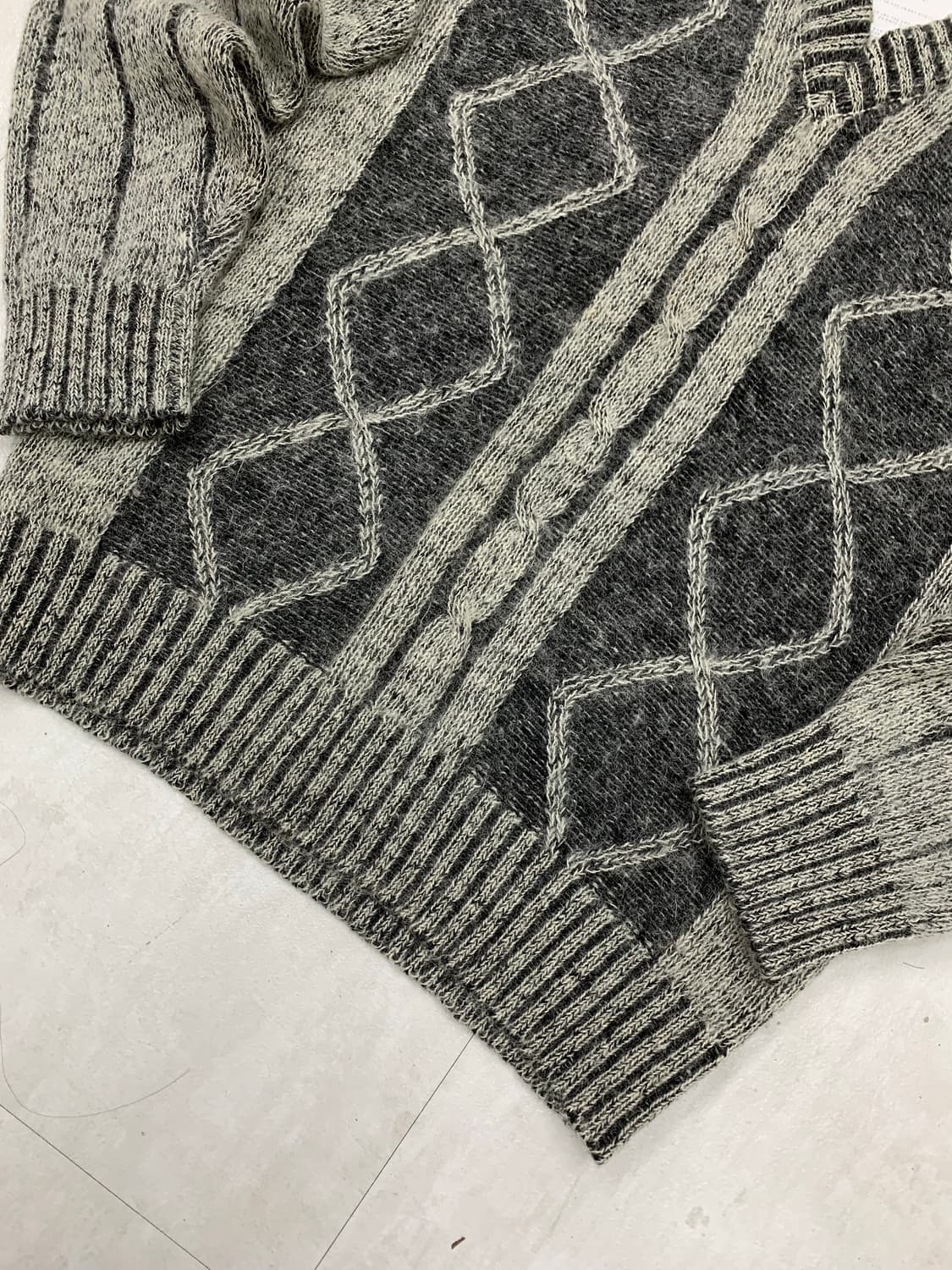 Lind bergh 패턴 브이넥 니트 #405 상품이미지3