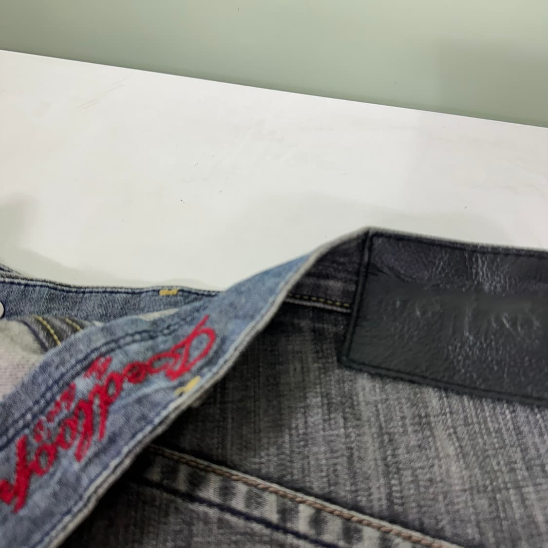 32 L 리바이스702 일자핏 블랙그레이워시드 옐로우스티치 데님팬츠 상품이미지2