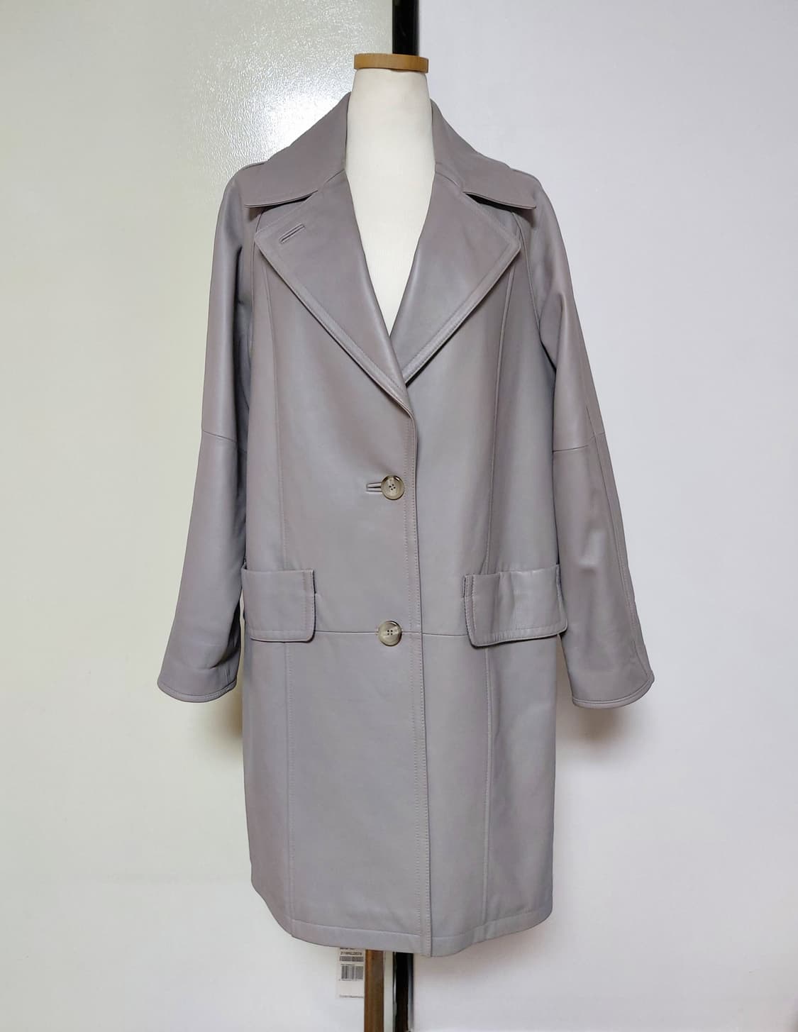 로보(ROBO) 여성 양가죽 코트 (M)

 상품이미지1