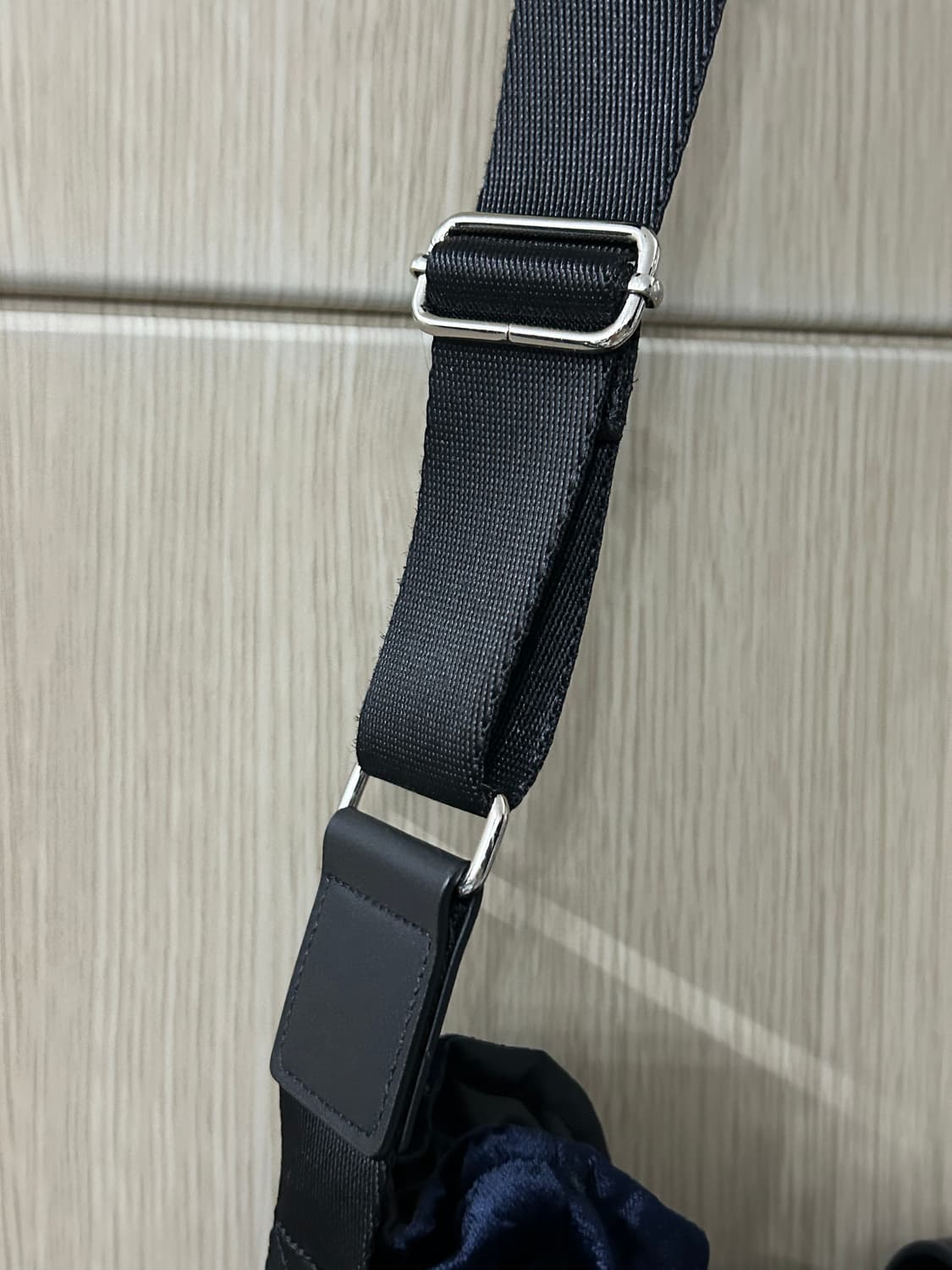 해칭룸 웨이비 백 벨벳 네이비 상품이미지4