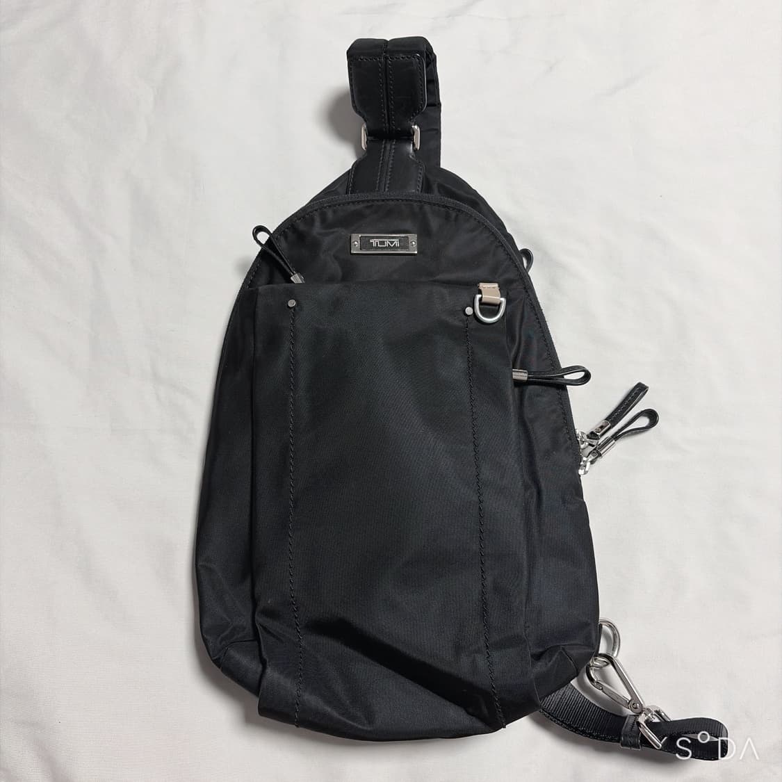 TUMI 투미 블랙 나일론 슬링백 상품이미지1