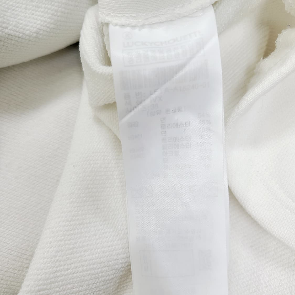 럭키슈에뜨 로고 자수 언발 버튼 맨투맨 (38) 상품이미지7