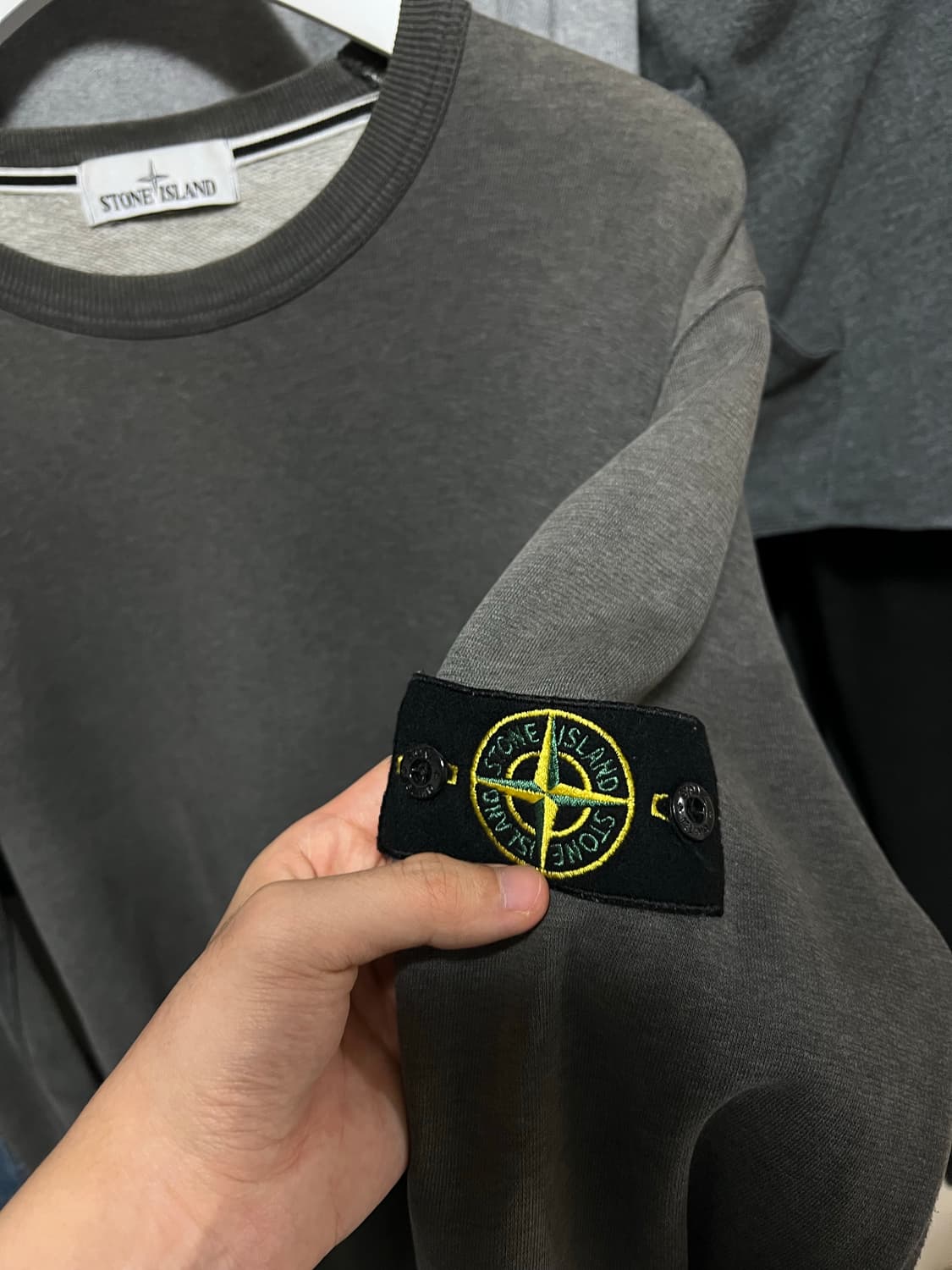 스톤아일랜드 그레이 맨투맨 상품이미지3