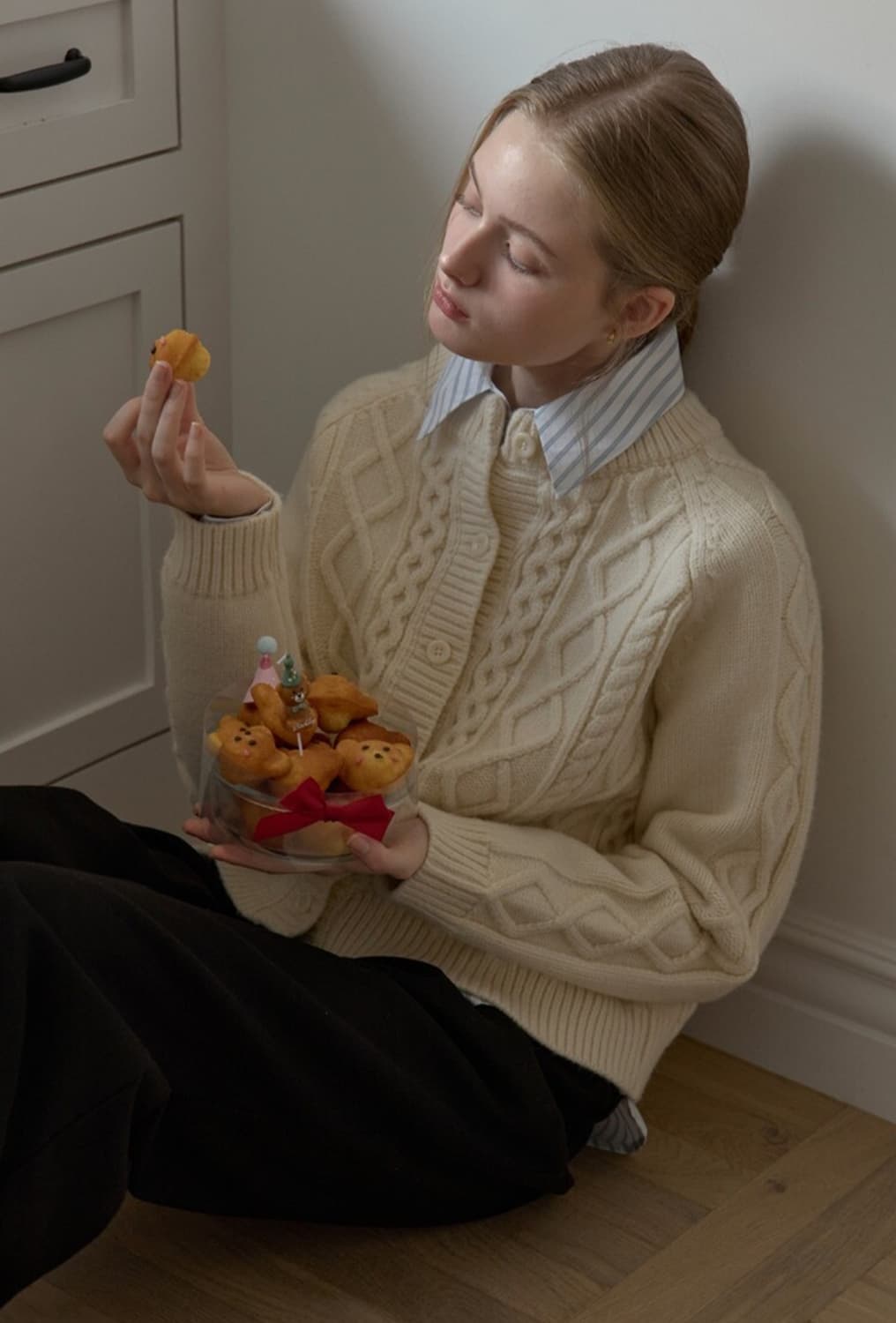 [새상품] 주르티 JOORTI 아이보리 케이블 니트 가디건 상품이미지2