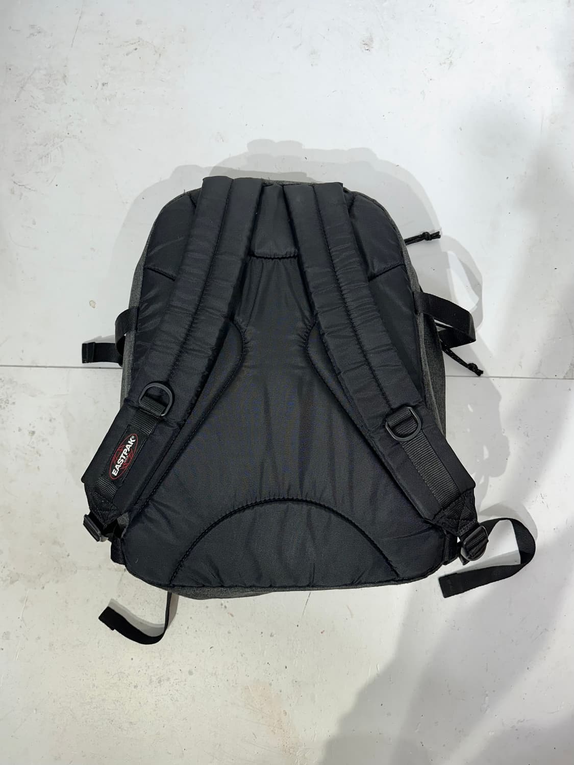 이스트팩 그레이 백팩 가방 상품이미지5