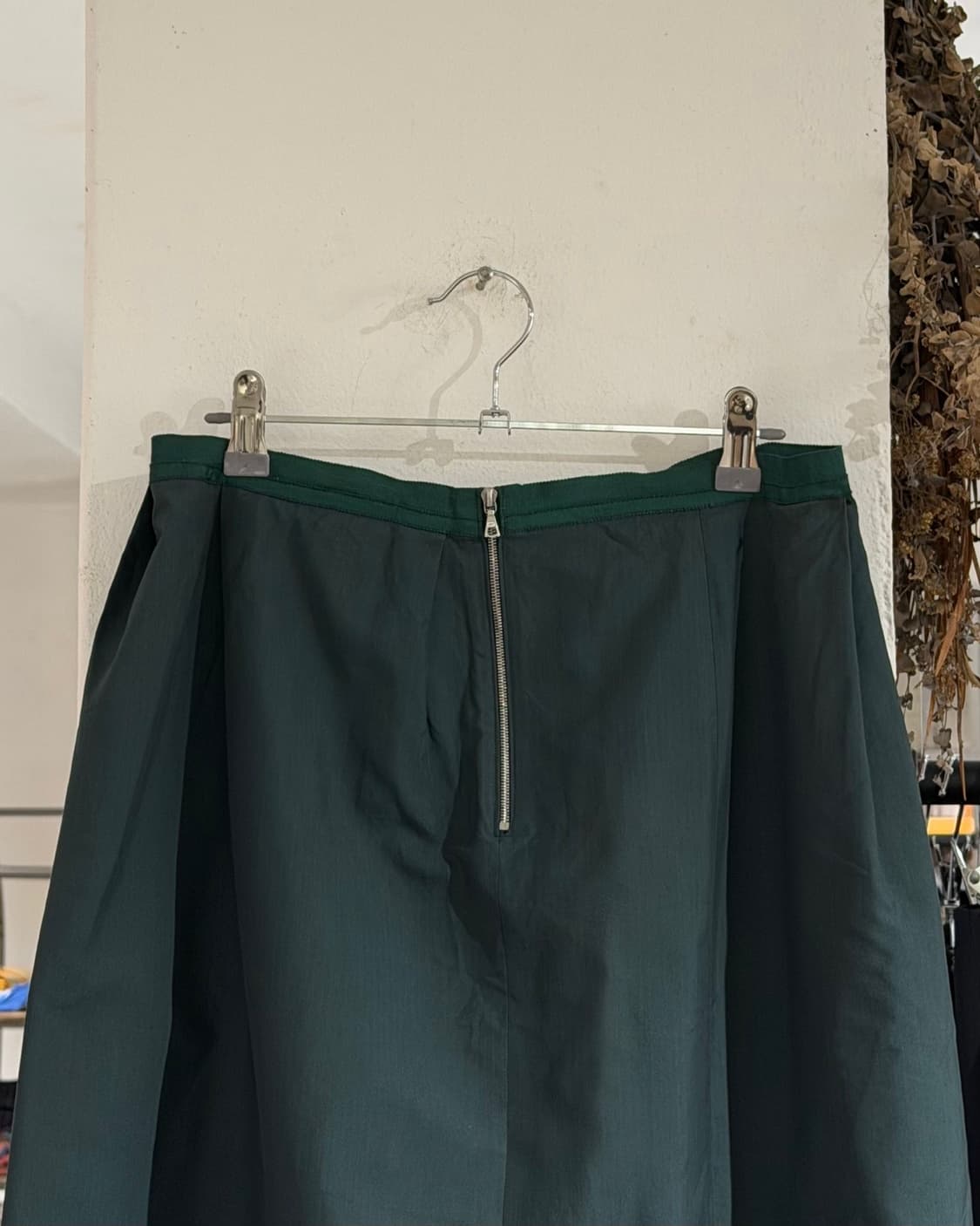 드리스 반 노튼 다크그린 핀턱 플레어 미디 스커트 상품이미지5