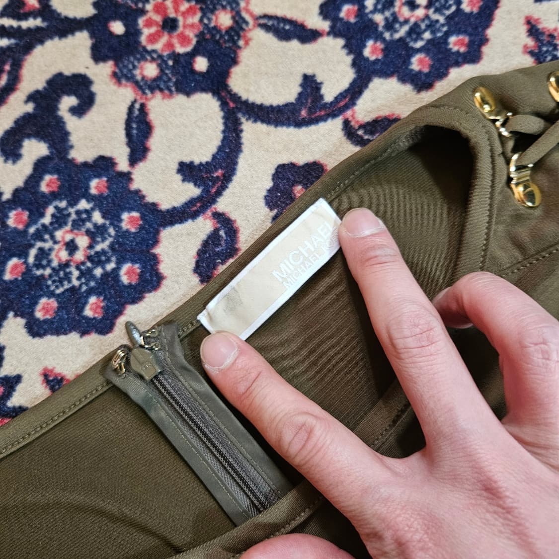 마이클코어스 카키 골든 숄더 포인트 레이온 점프수트 상품이미지10