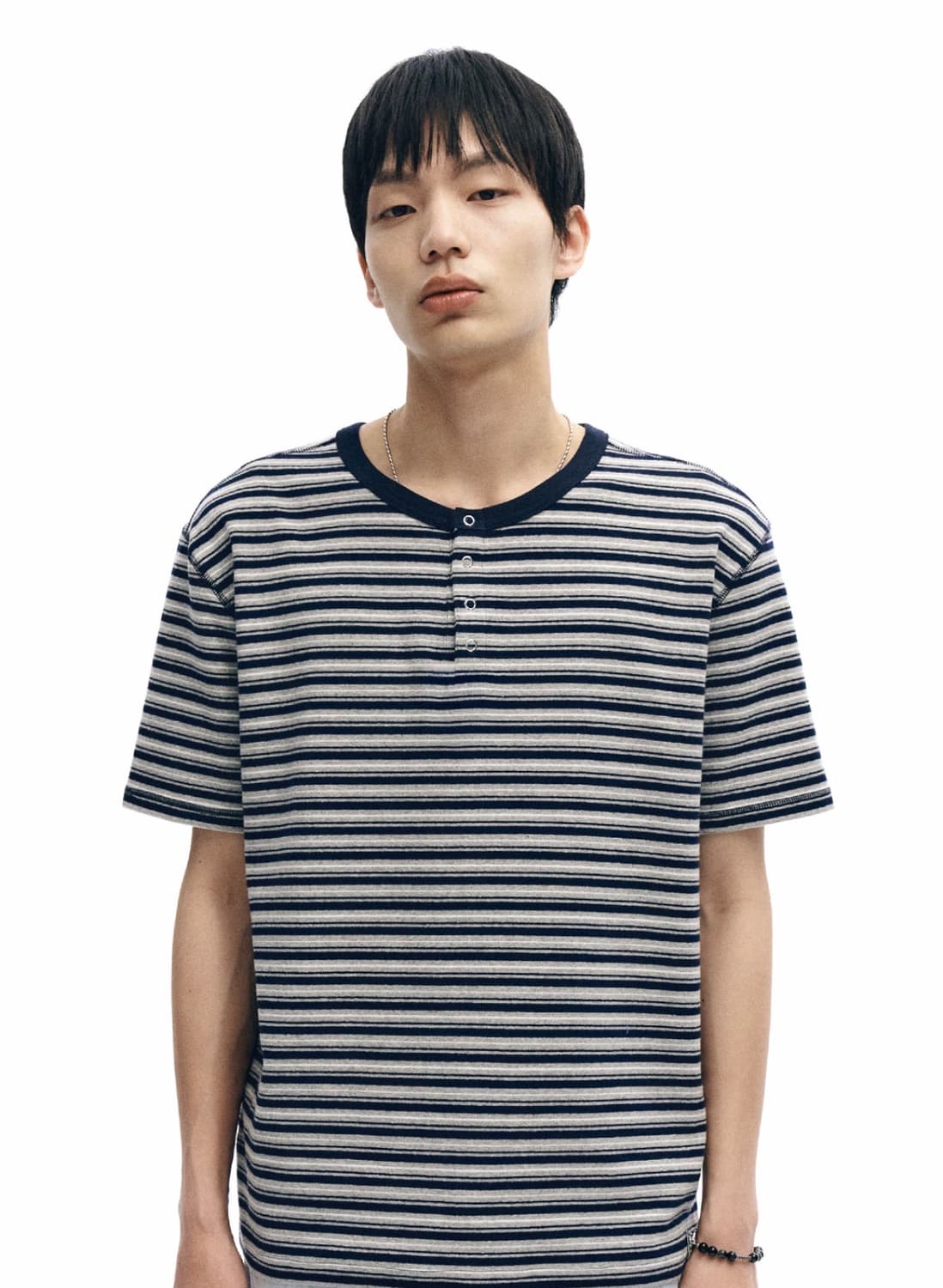 인템포무드 써니 스트라이프 헨리넥 반팔 티셔츠_네이비/M 아캄밈더워드로브 상품이미지4