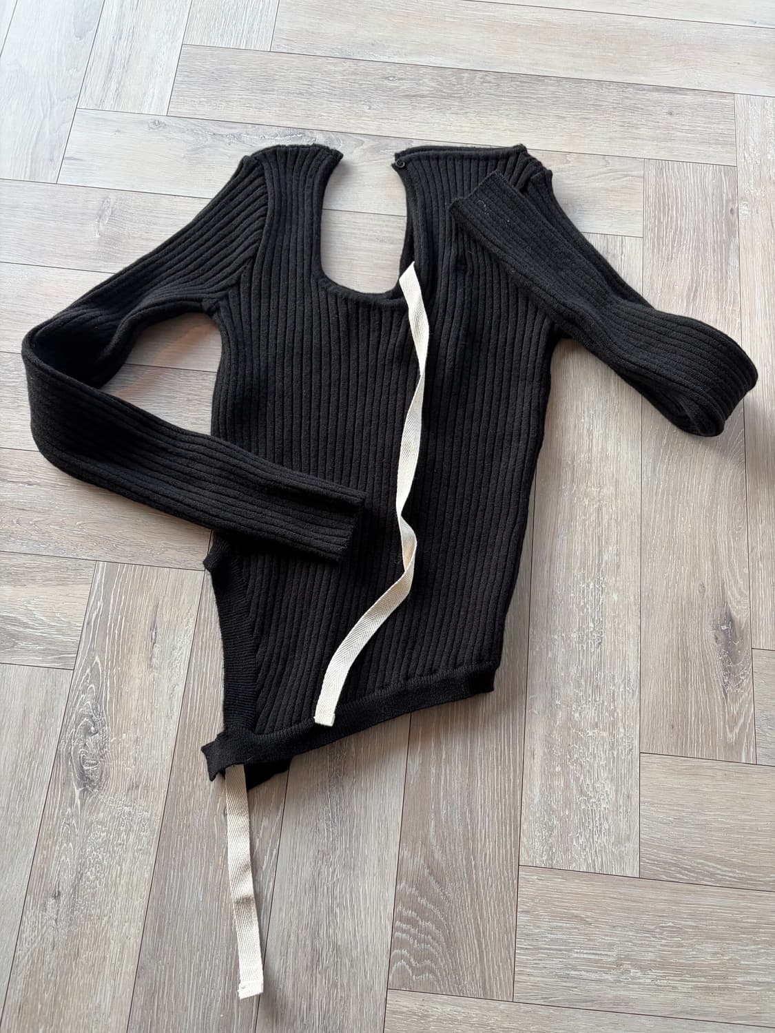 글로니 오픈숄더 니트 상품이미지1