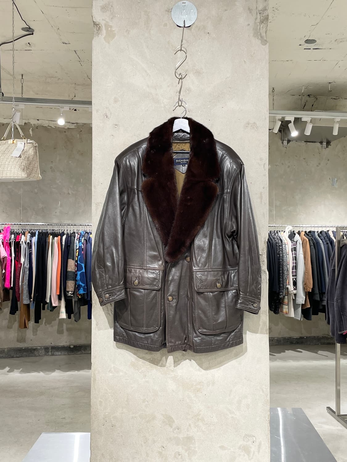 이브 생로랑 뿌르 옴므 다크 브라운 퍼 카라 고트 스킨 레더 자켓 상품이미지1