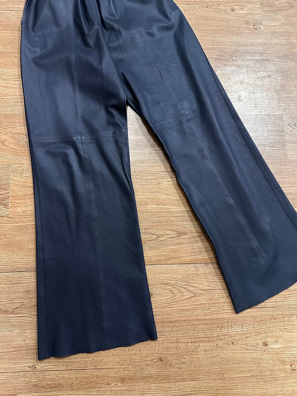 (OS)포르테포르테 23FW 리얼레더 부츠컷 디테일 팬츠 상품이미지3