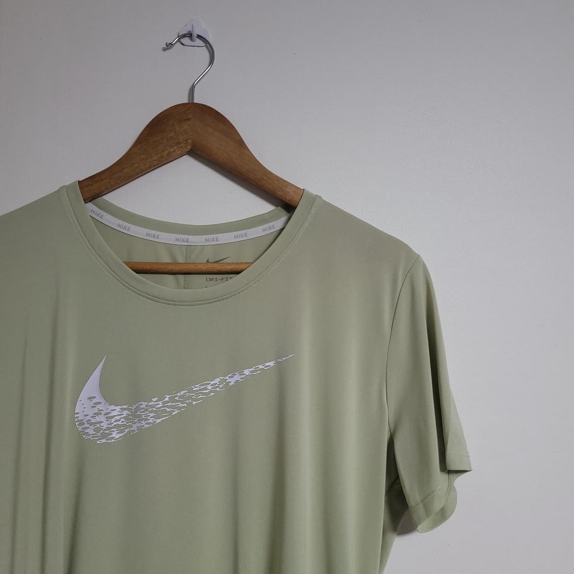 (XL) NIKE 나이키 드라이핏 스우시 런 탑 반팔 티셔츠 상품이미지2