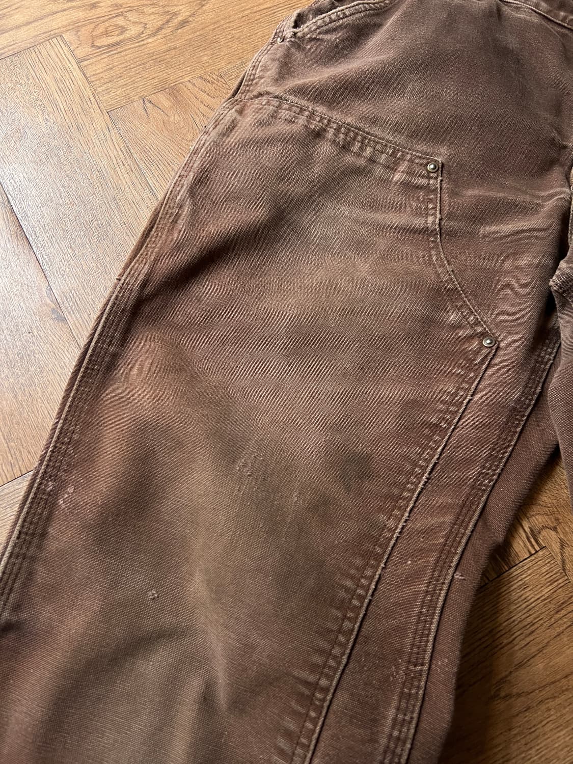 [36]칼하트 USA 데미지드 페이딩 다크브라운 더블니 워크 팬츠 상품이미지7