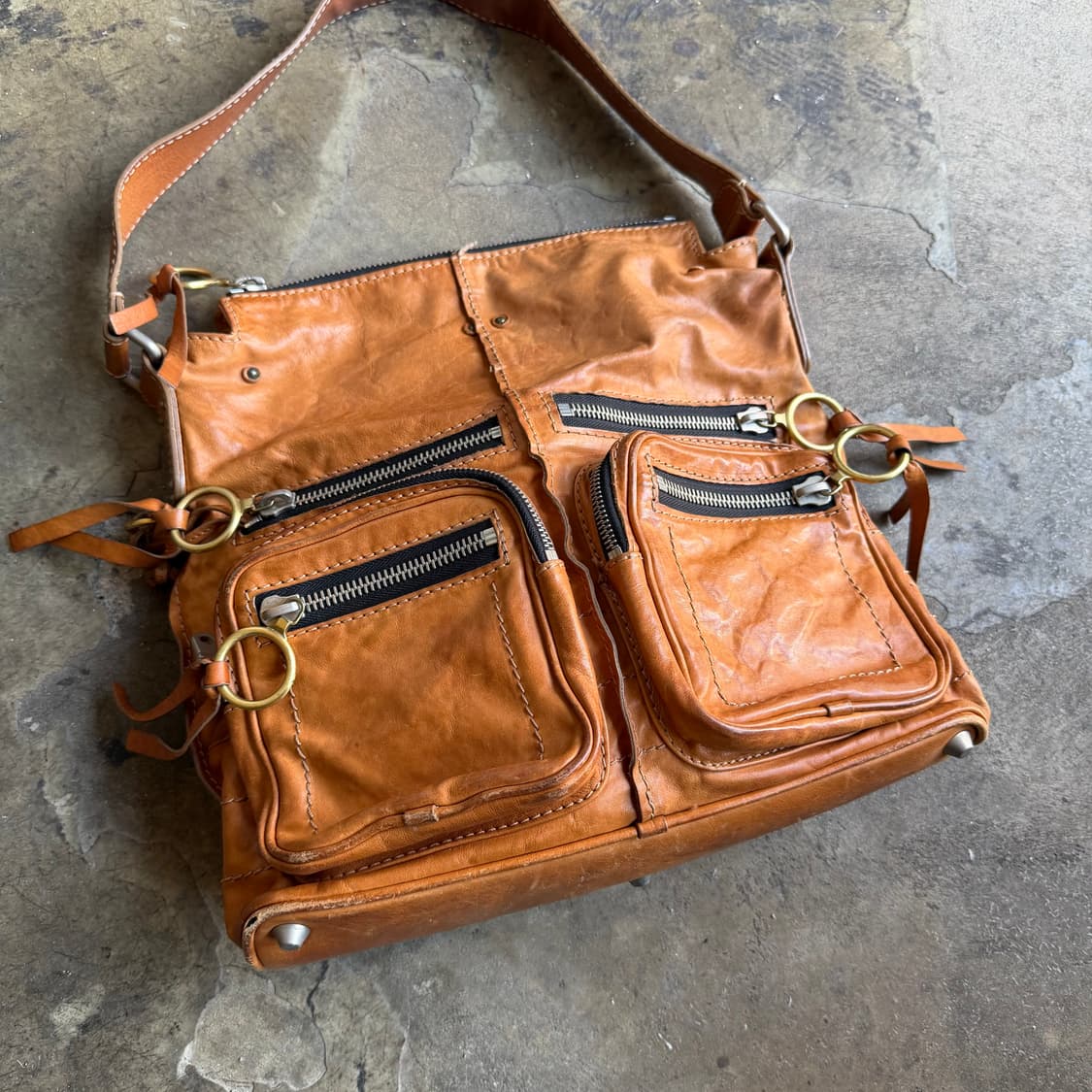 끌로에 멀티 포켓 레더 숄더백 상품이미지2