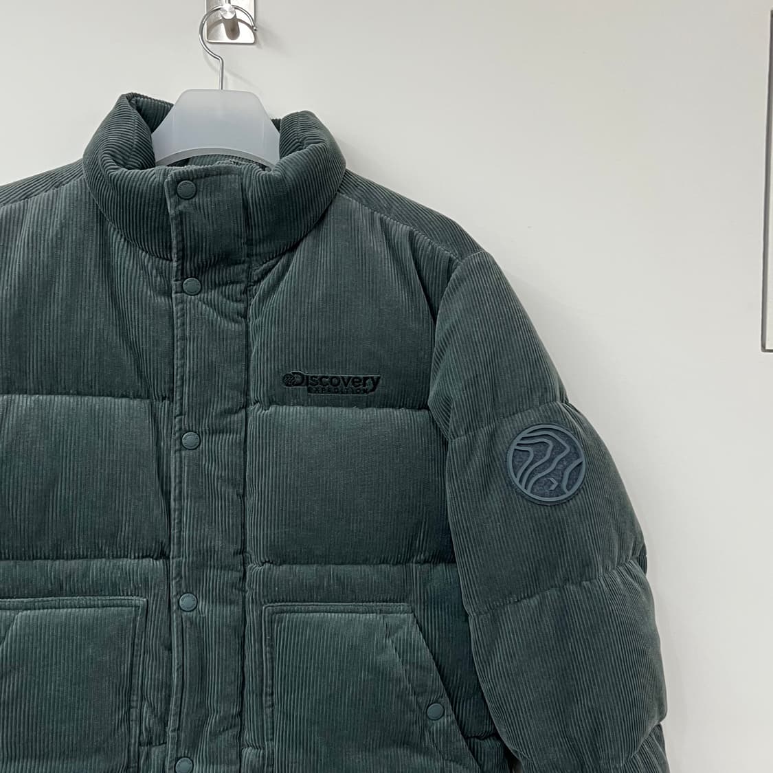 (공유착용) 디스커버리 익스페디션 헤딘 코듀로이 덕다운 숏패딩 상품이미지4