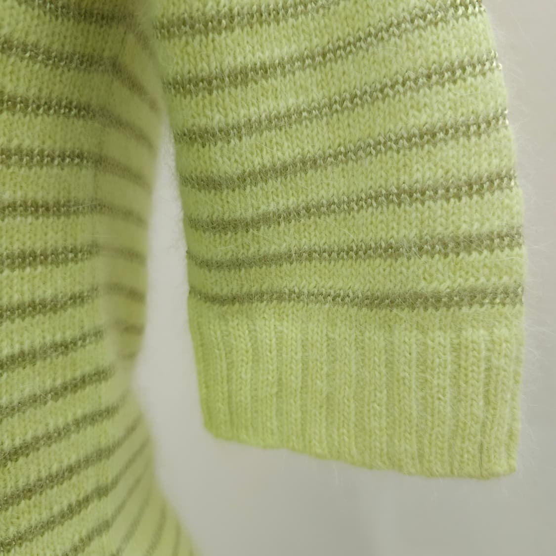 파스텔 라임 앙고라 스트라이프 반팔 터틀넥 니트 상품이미지6