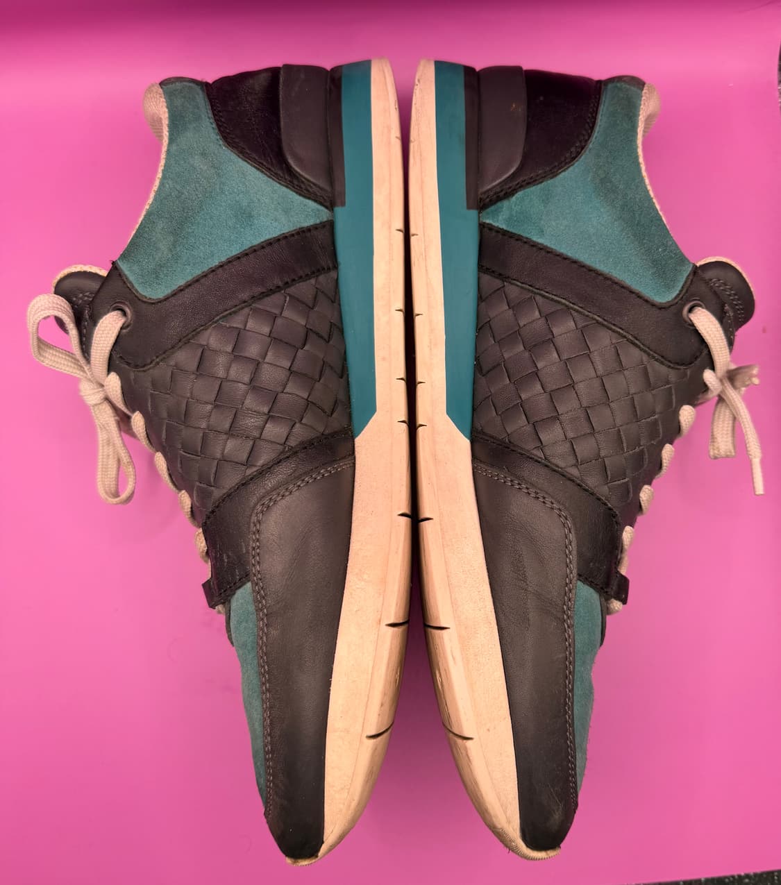 [보테가 베네타] 인트레치아토 스웨이드 레더 스니커즈 (Size 41) 상품이미지3