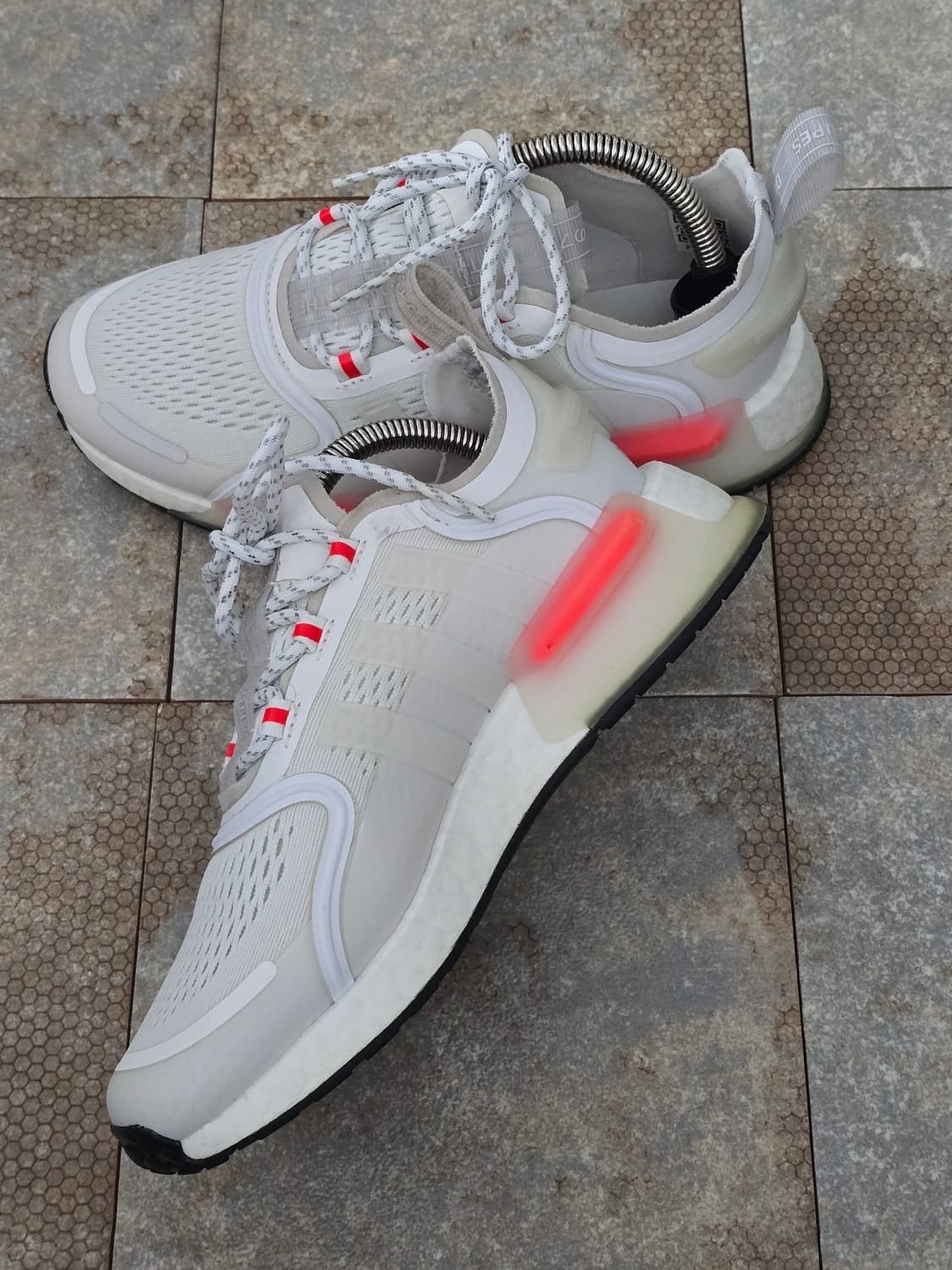 (230)아디다스 nmd v3 클라우드 화이트  상품이미지5