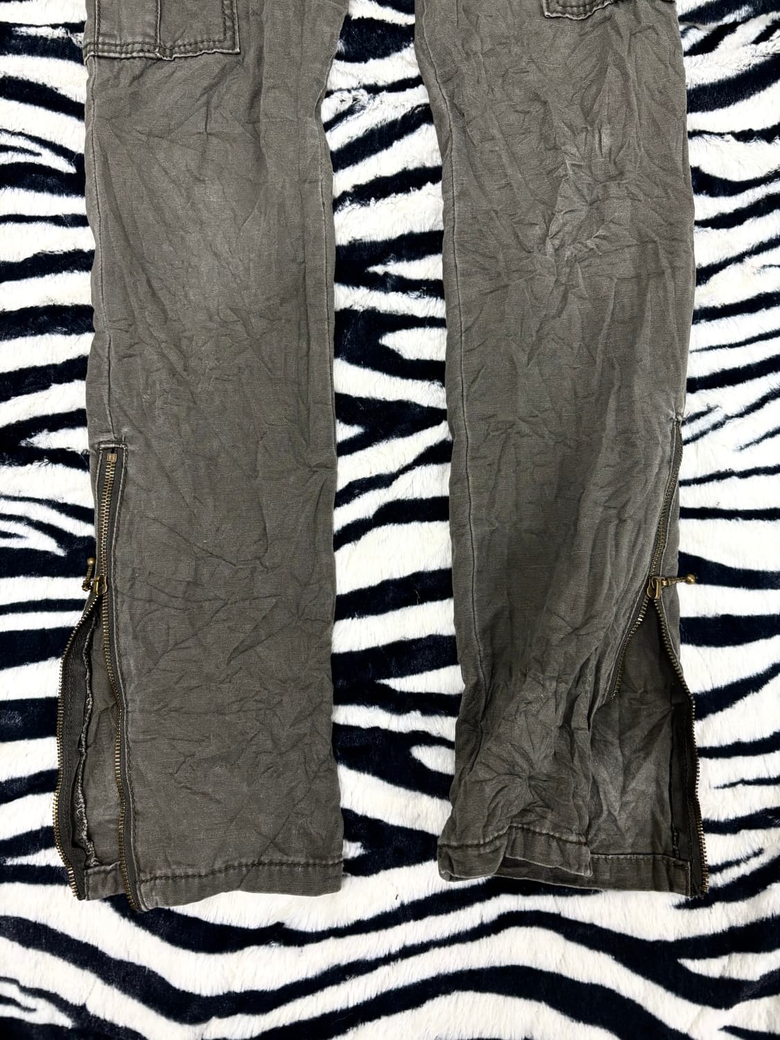 Side Zip Detail Cargo Pants 상품이미지2