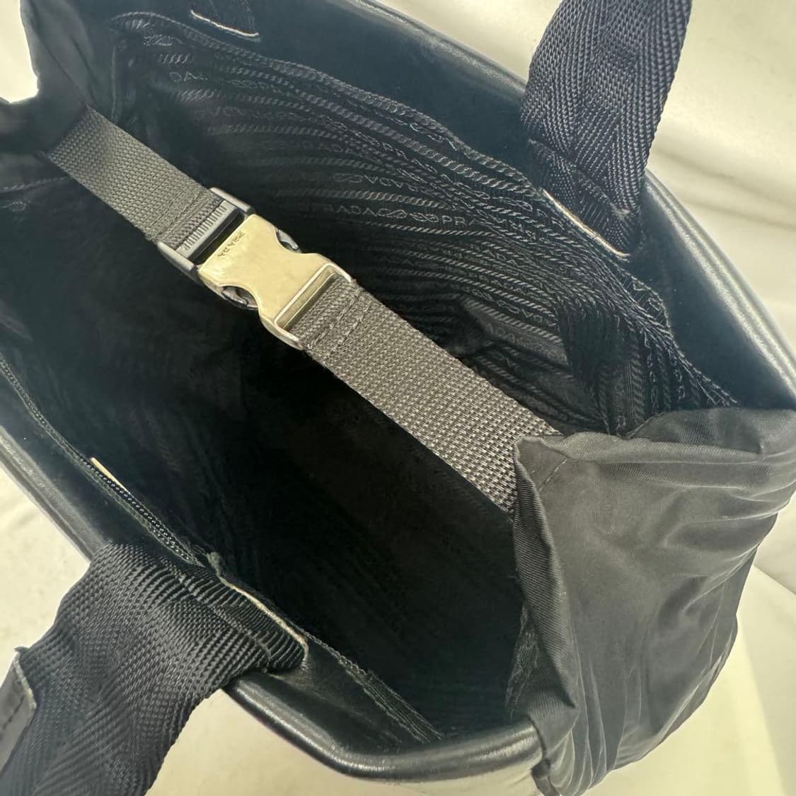 프라다 가죽 나일론 유니섹스 토트백 상품이미지9