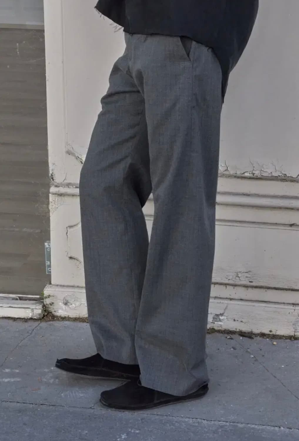 머듈 스트라이프 슬랙스 그레이 상품이미지1