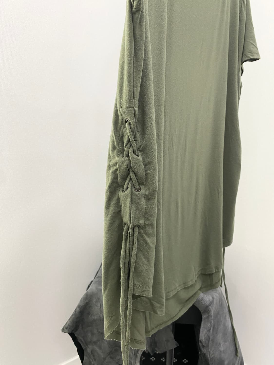 Side Lace-Up Raw Hem T-Shirt 상품이미지6