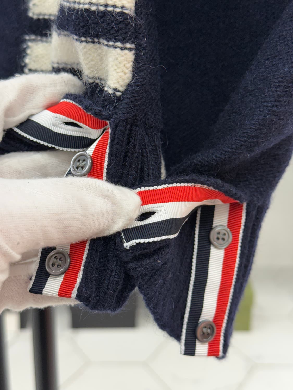 [3] 톰브라운 사선 도네갈 모헤어 니트 상품이미지4