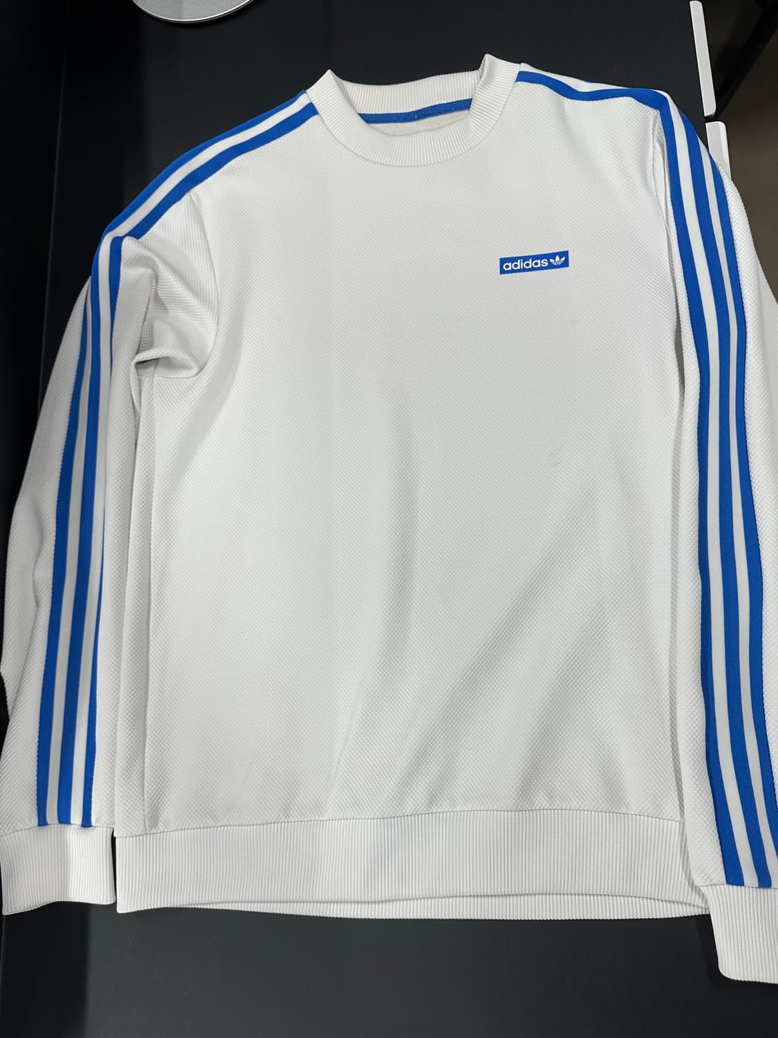 아디다스 오리지널스 삼선 로고 맨투맨 텐노지  화이트 상품이미지4