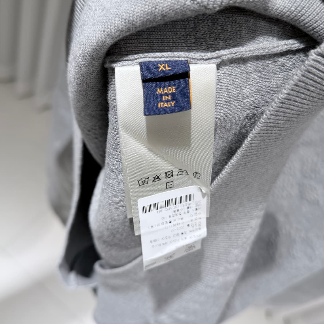 (S/XL) / 루이비통 모노그램 엠보스드 풀오버 맨투맨 그레이 상품이미지6