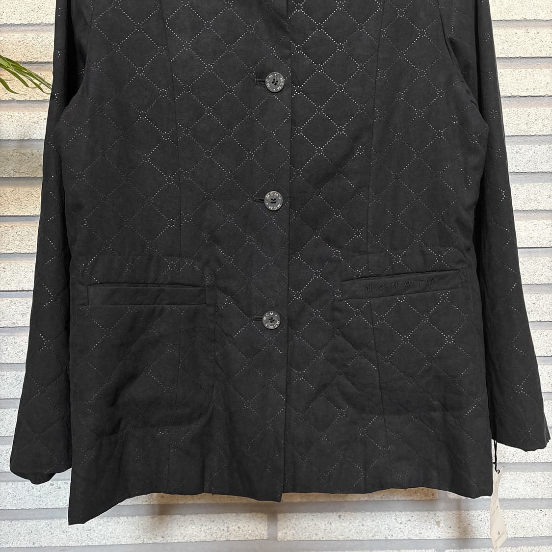 MCM 엠씨엠 클래식 패턴 카라자켓 음각퀼팅 데드스탁 디테일 블랙 상품이미지5