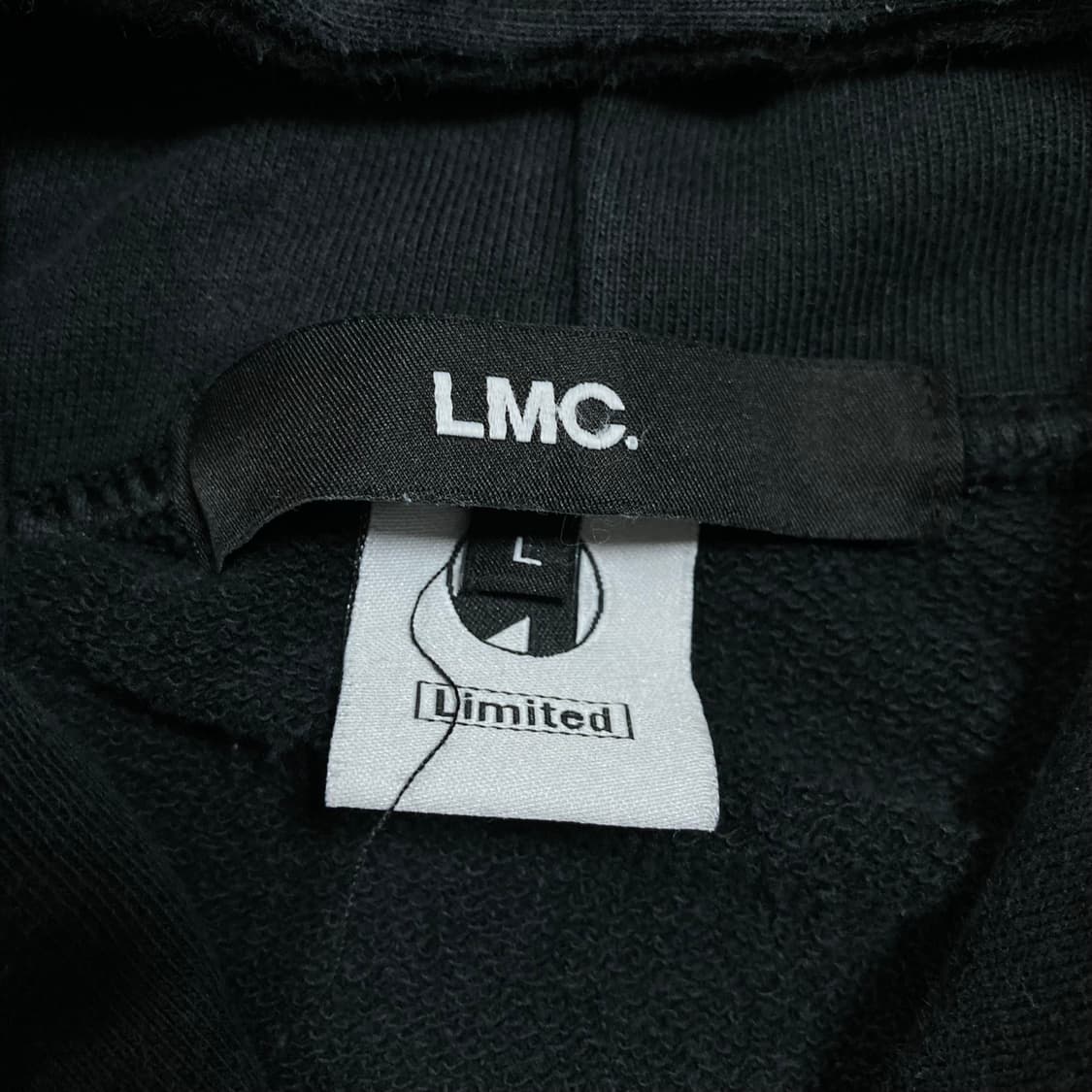 LMC 우주인 그래픽 빅로고 블랙 후드티 상품이미지3