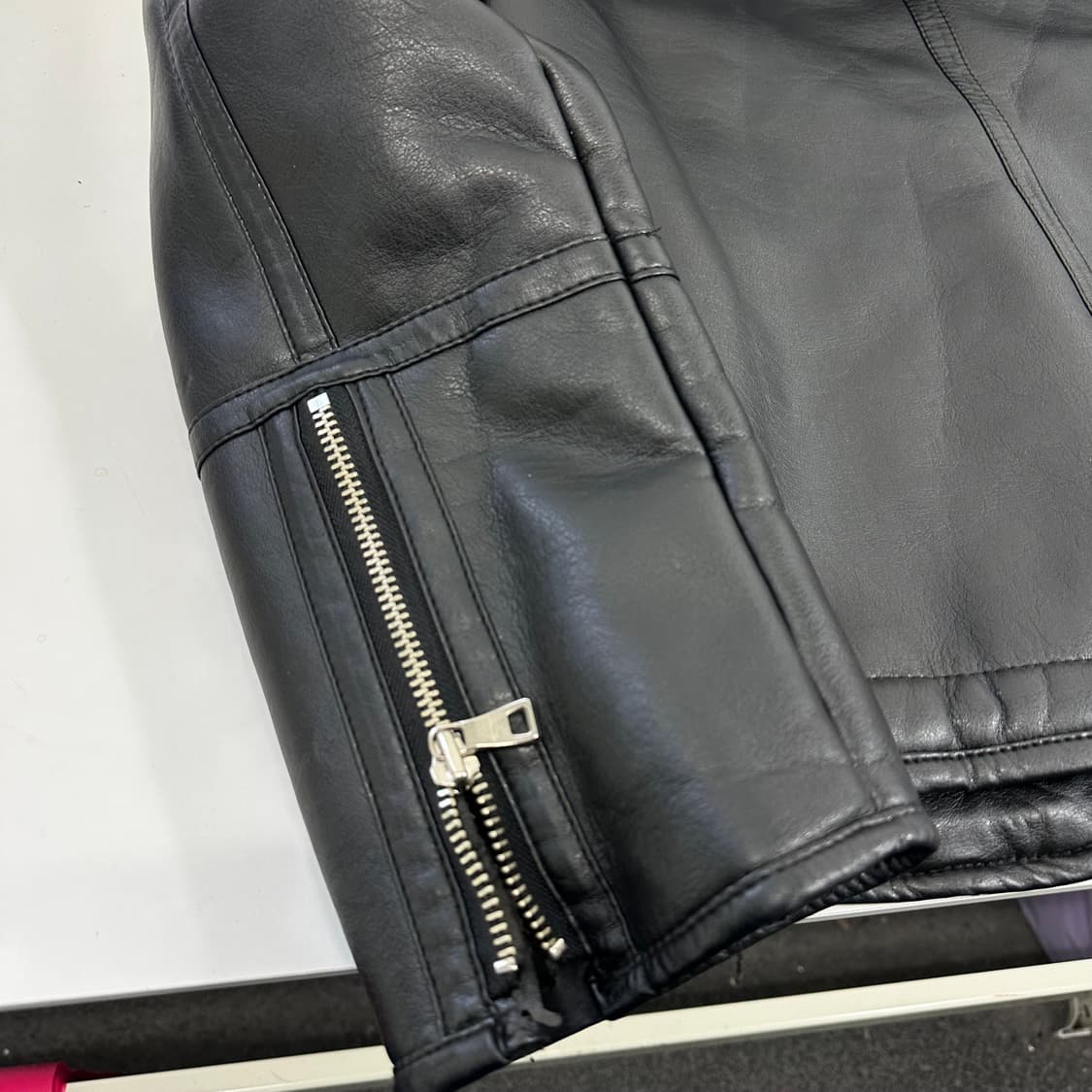 우먼OS 웰던X메종미네드 블랙 오버핏 무스탕자켓 상품이미지6