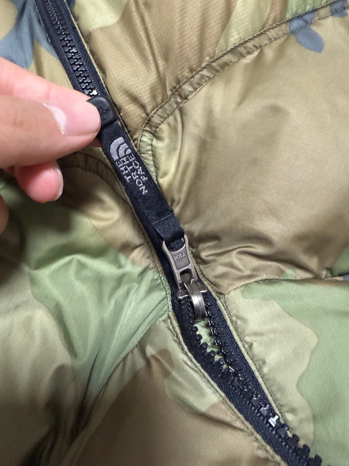 (L)노스페이스 중앙로고 센터로고 패딩 조끼 카모 상품이미지8