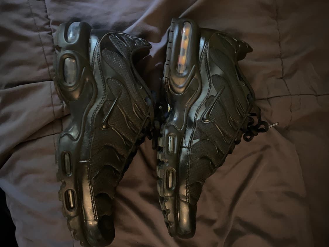 나이키 에어맥스 플러스 트리플 블랙  상품이미지1