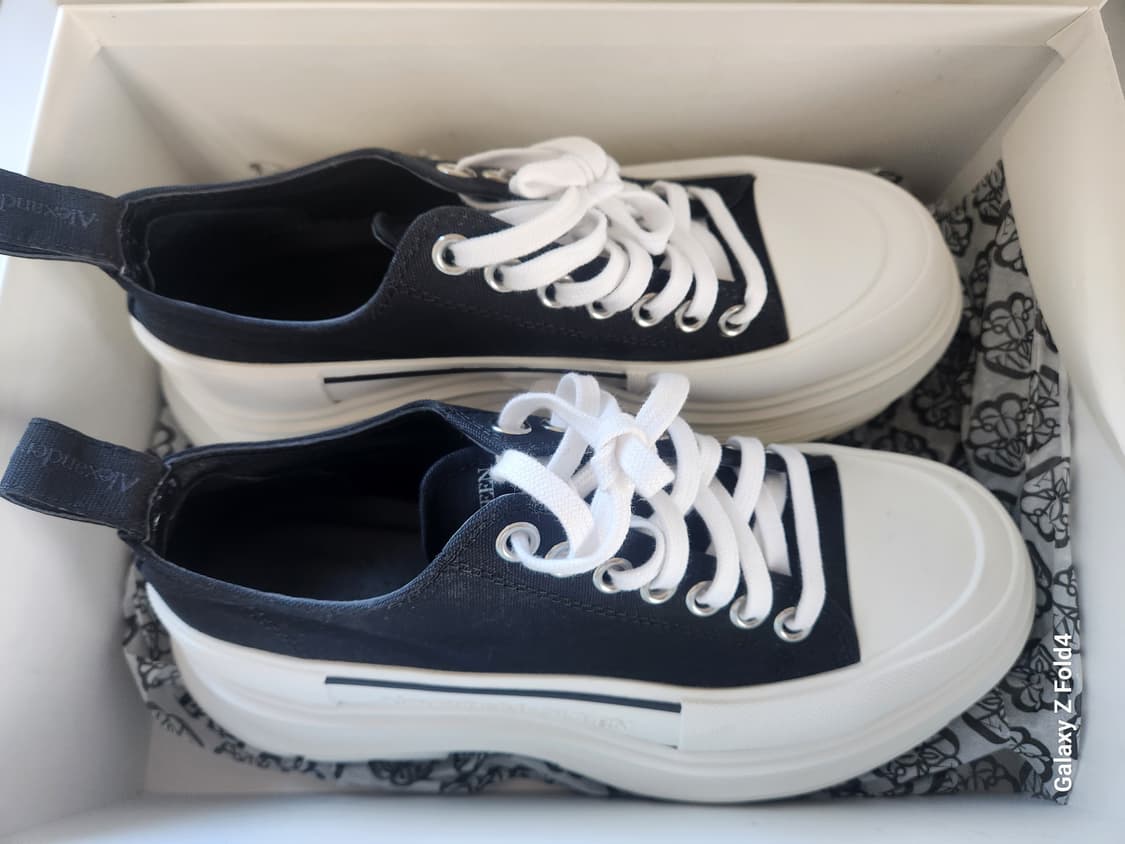 알렉산더 맥퀸 트레드 슬릭 스니커즈 블랙 판매합니다 상품이미지2