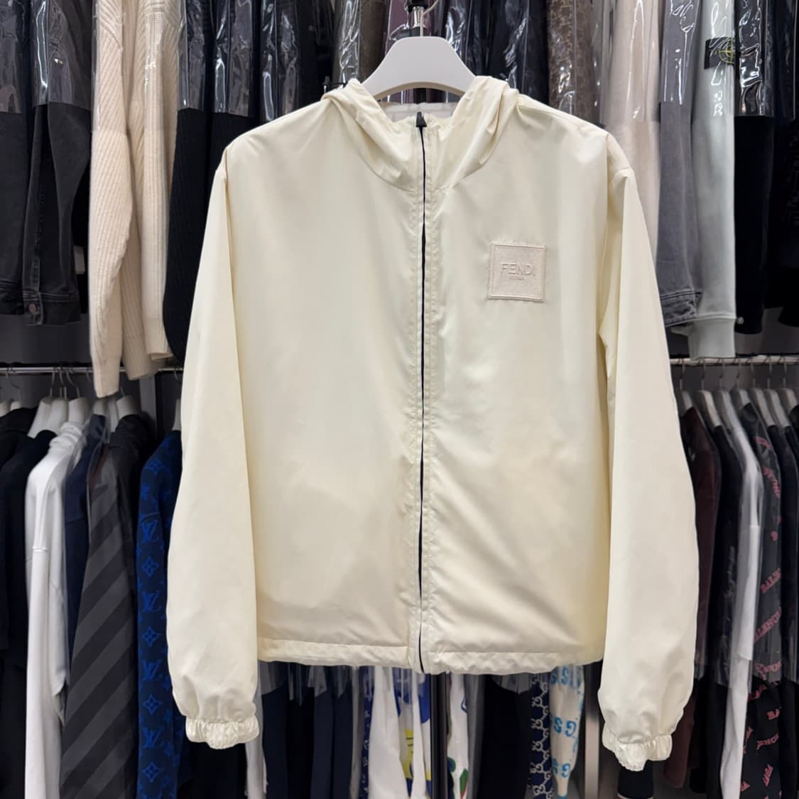 [리오브전포점] 펜디 리버서블 나일론 후드 바람막이 자켓 상품이미지3