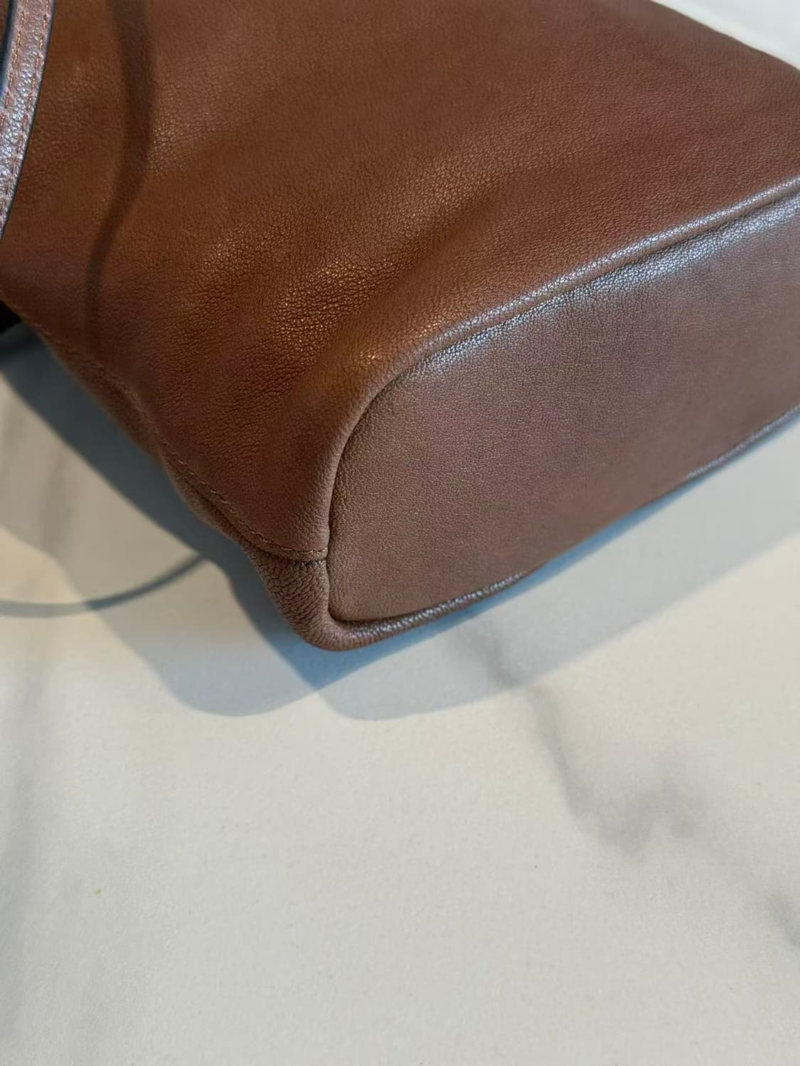 미우 미우 나파 레더 미니백 오크 상품이미지3