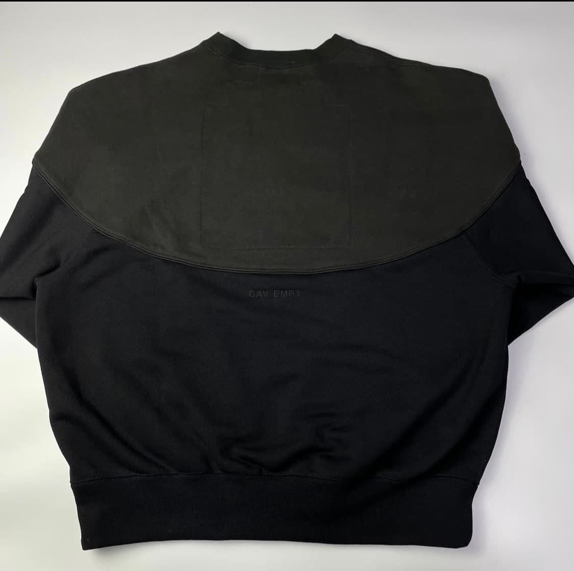 카브엠트 라운드 컷 맨투맨  상품이미지10