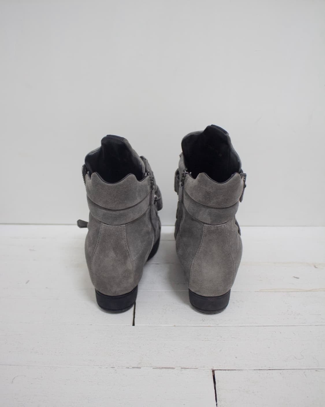 프라다 스니커즈 prada suede strap high sneakers 상품이미지4