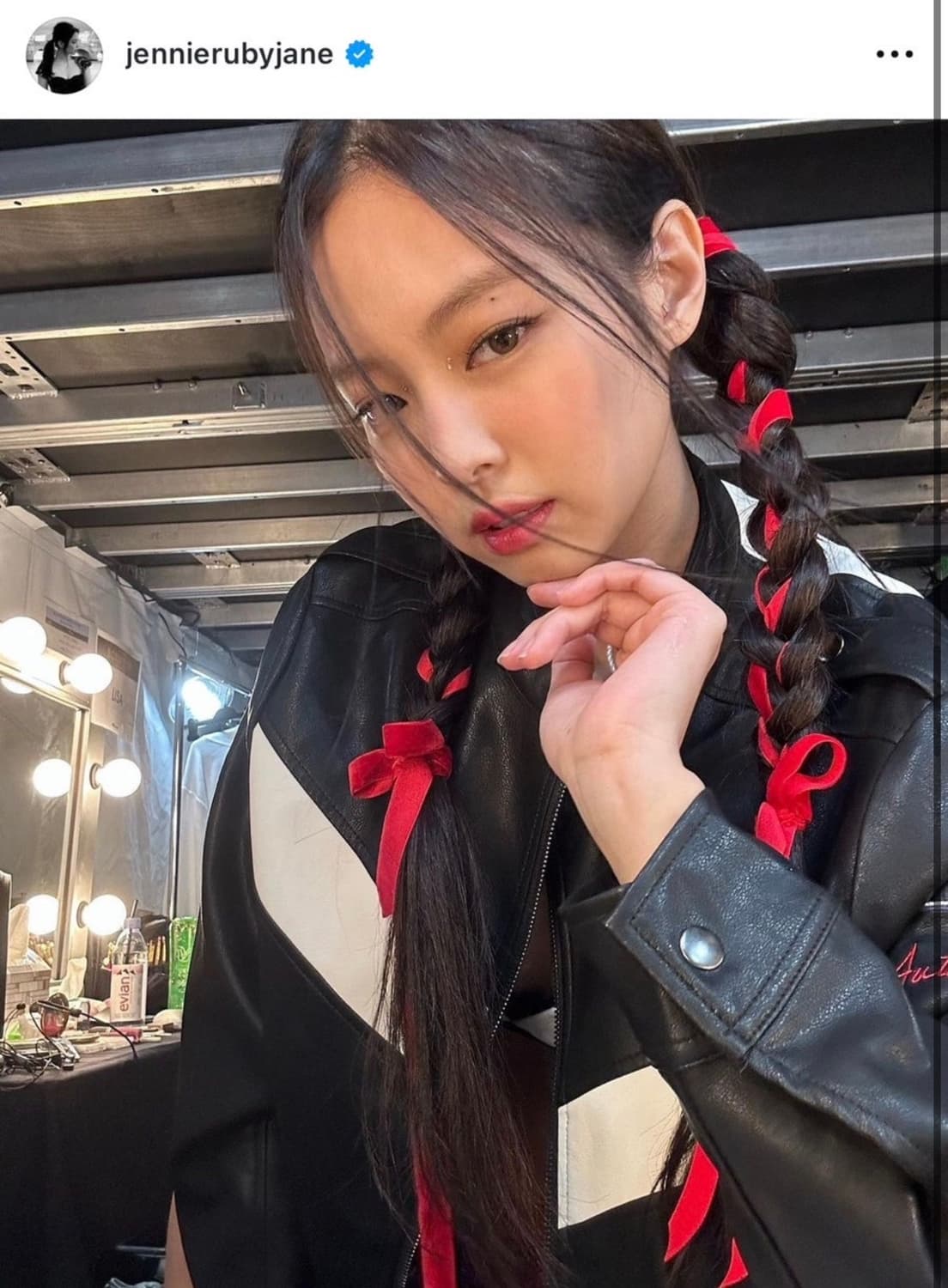 제니착용 비터셀즈 레더자켓 블랙 상품이미지2