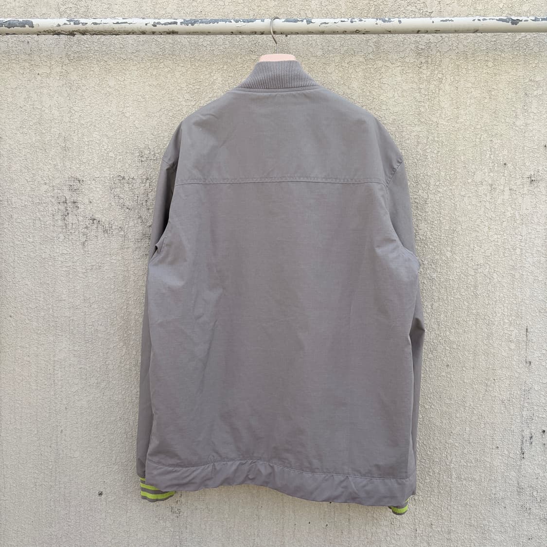 아디다스 그레이 컬러 바람막이 자켓 상품이미지2