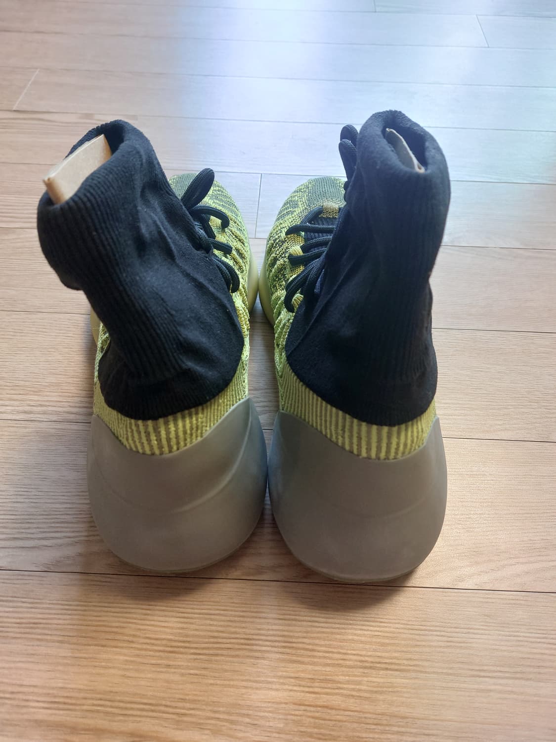 275)아디다스 이지 베스킷볼 니트 에너지 글로우
농구화 상품이미지3