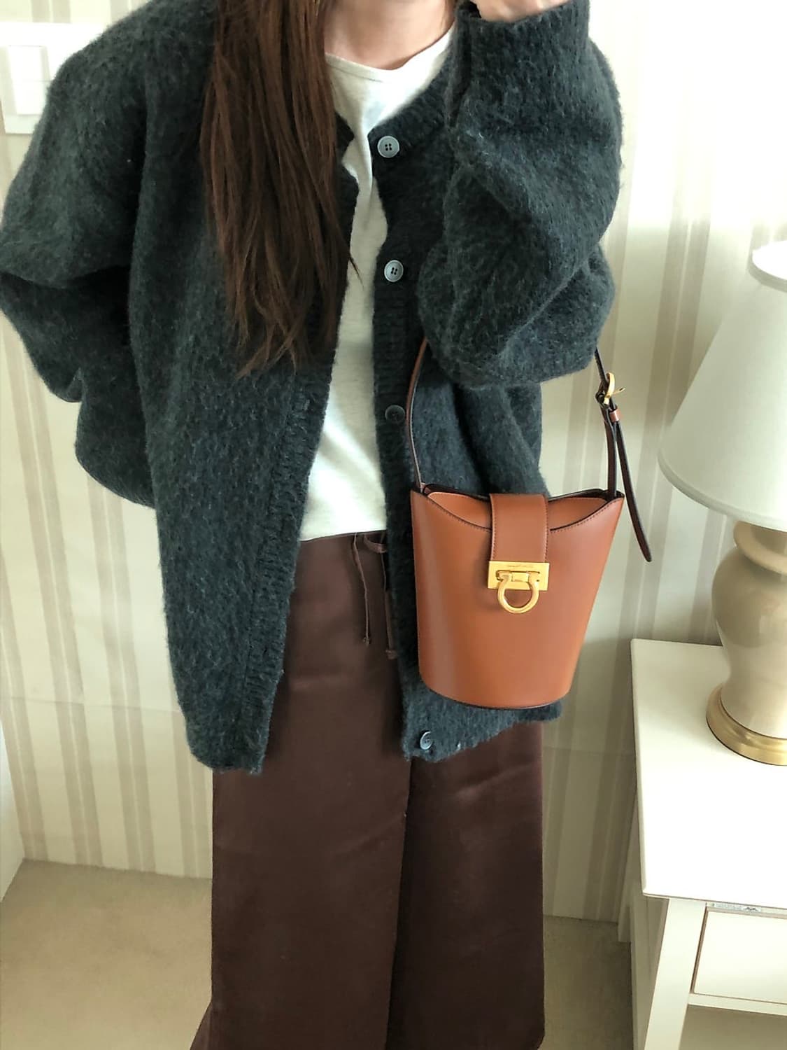 페레가모 트리폴리오 버킷백 상품이미지8