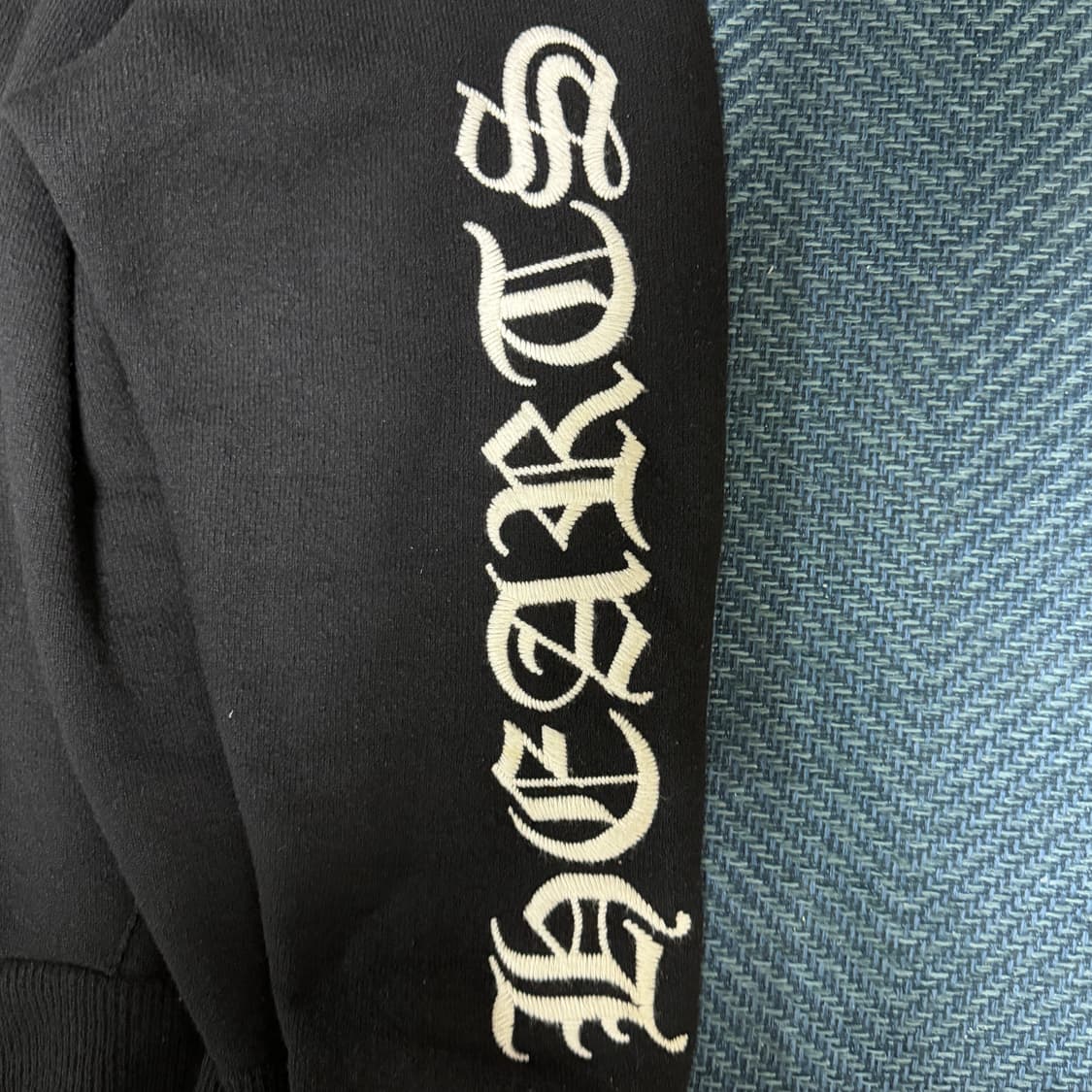 [L]크롬하츠 캐시미어 레터링 후드집업 블랙 상품이미지3