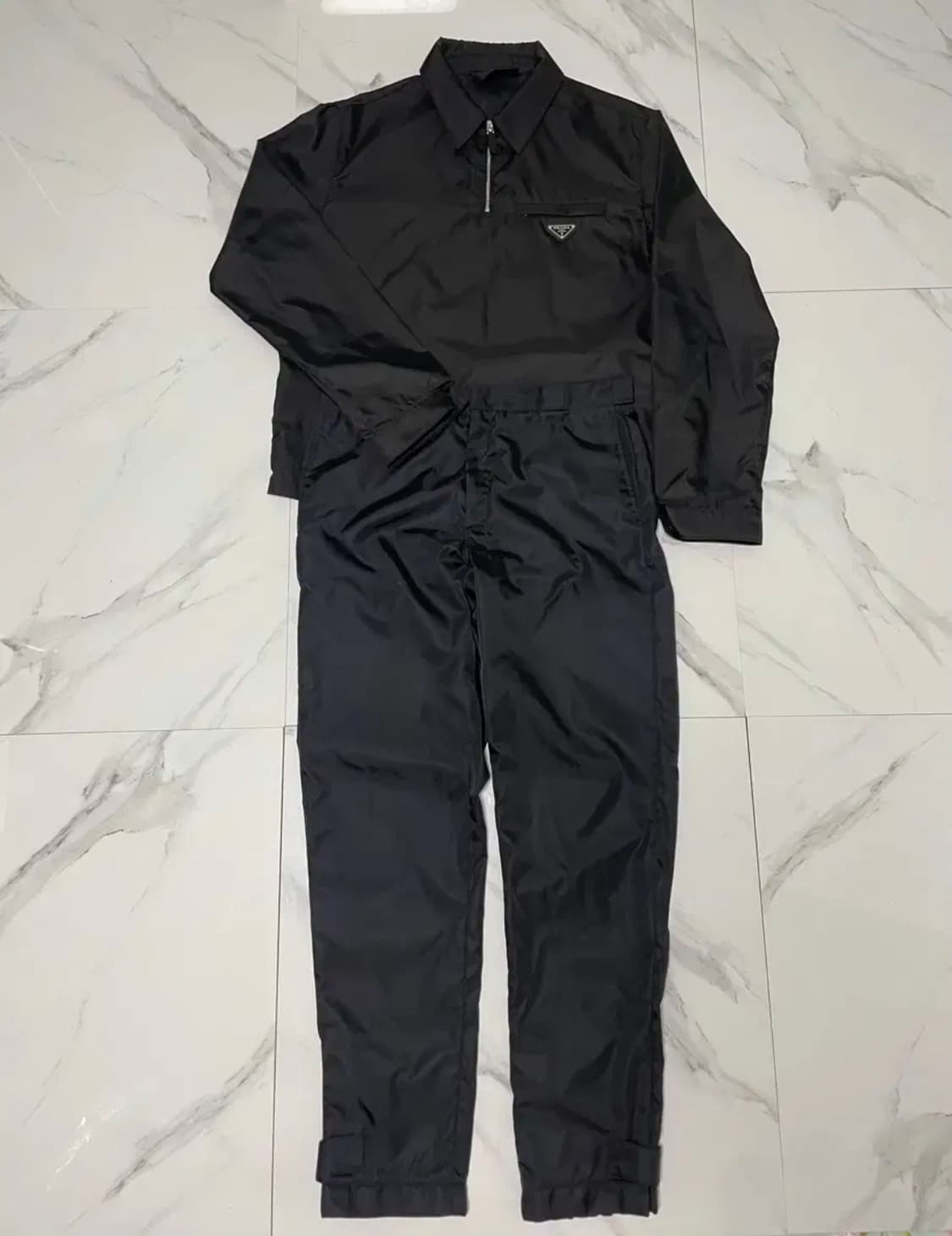 프라다 리나일론 트라이앵글 로고 셋업 50/48 상품이미지1