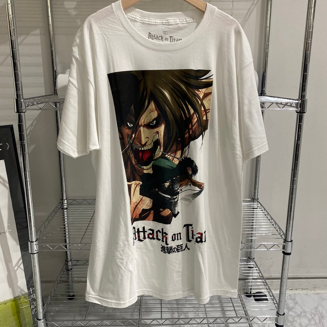 진격의거인 오피셜 애니메이션 티셔츠 상품이미지1